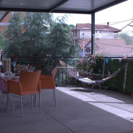 Adem'S Cozy Terrace Retreat Acomodação com café da manhã Escópia Exterior foto