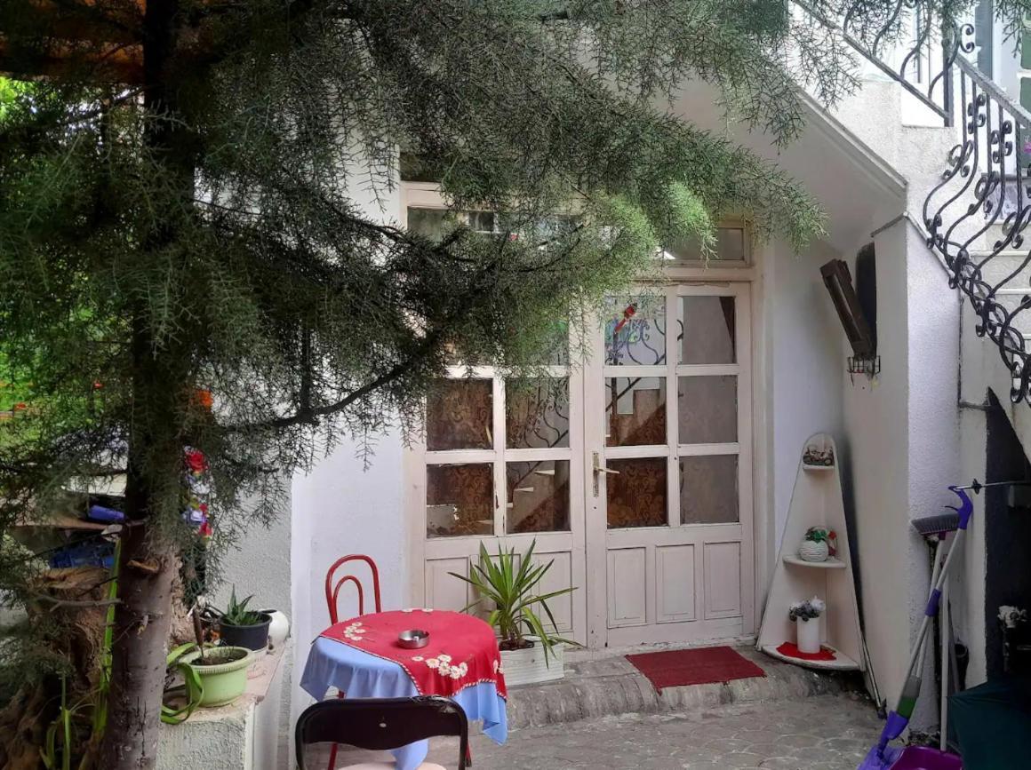 Adem'S Cozy Terrace Retreat Acomodação com café da manhã Escópia Exterior foto